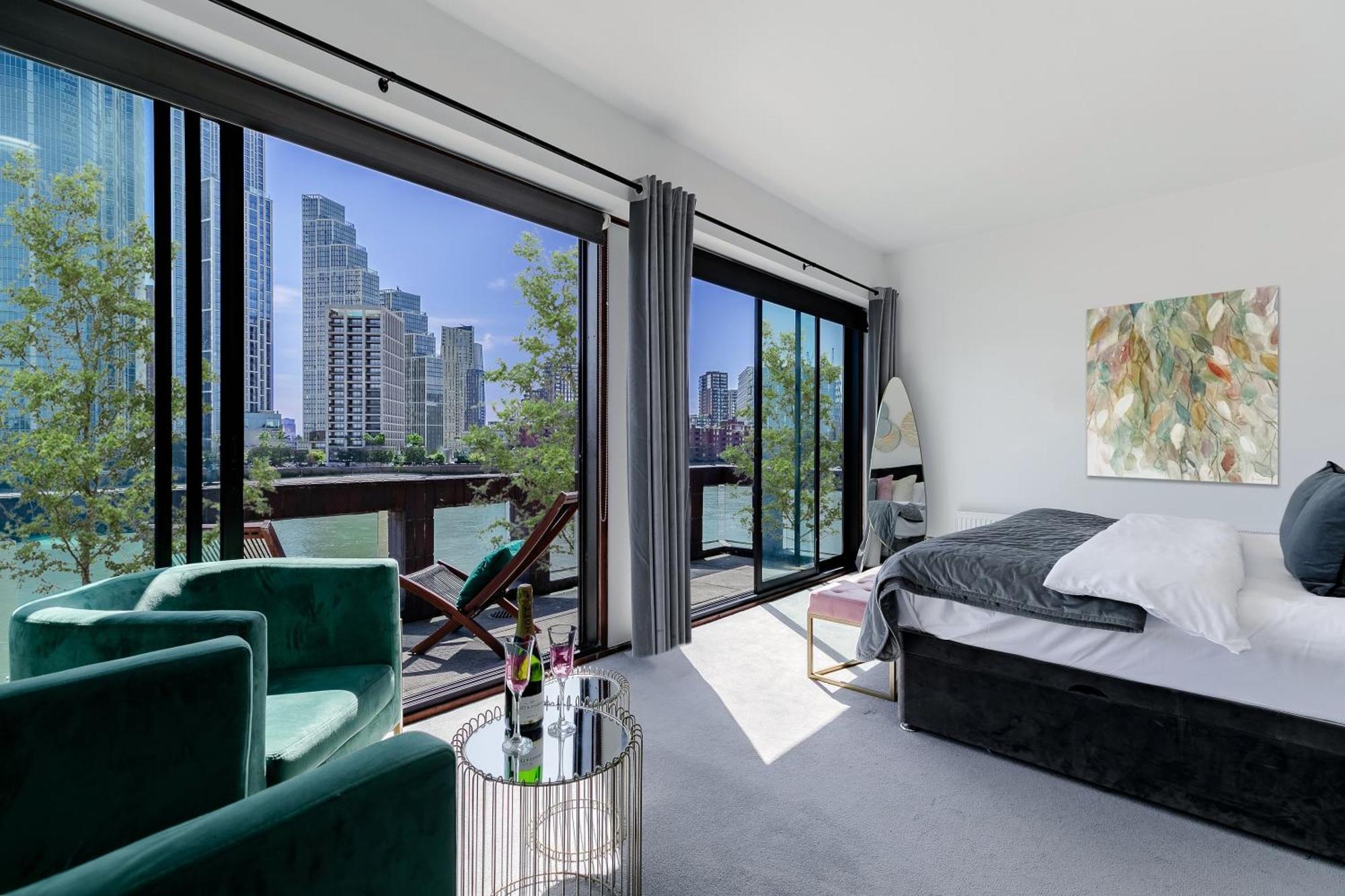 Divine Views From A Breathtaking Luxxe Penthouse For A Gracious Life Style *