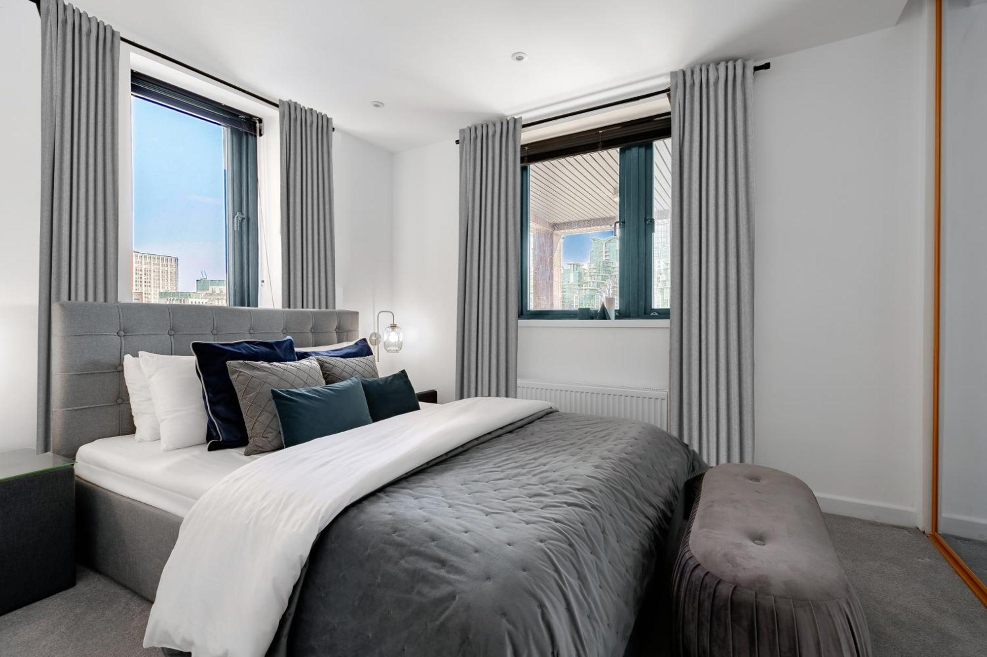 Divine Views From A Breathtaking Luxxe Penthouse For A Gracious Life Style London