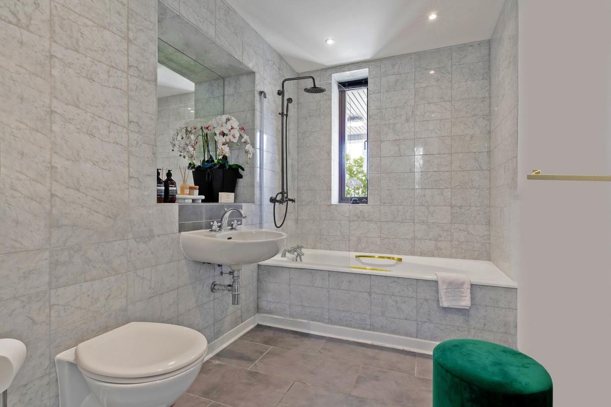 Apartment Divine Views From A Breathtaking Luxxe Penthouse For A Gracious Life Style London