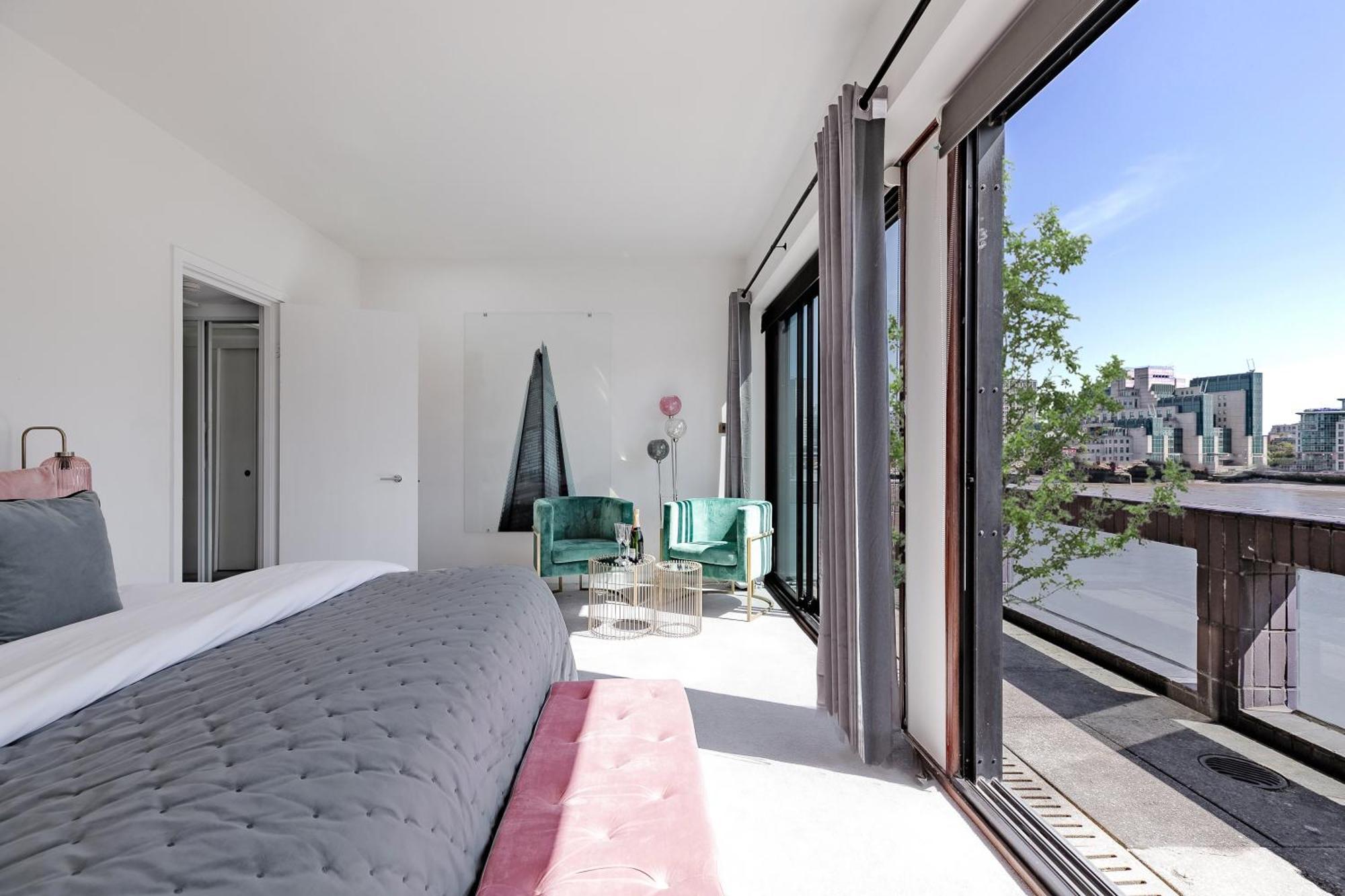 Divine Views From A Breathtaking Luxxe Penthouse For A Gracious Life Style Apartment *