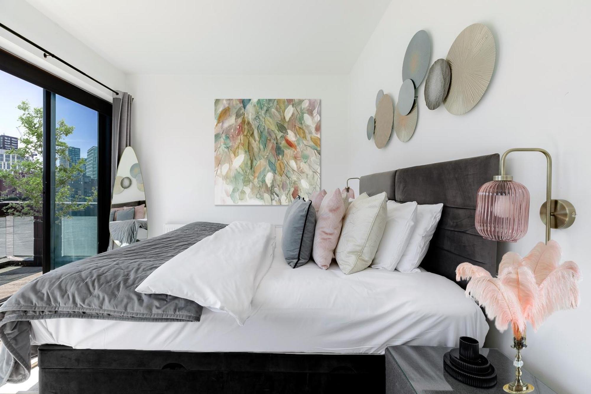 Divine Views From A Breathtaking Luxxe Penthouse For A Gracious Life Style Apartment London